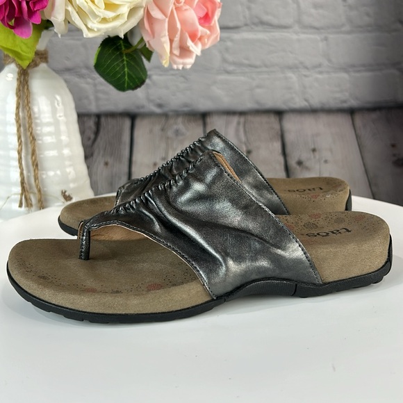 TAOS GIFT 2 Pewter Leather Thong Slip On Sandal - Picture 2 of 16